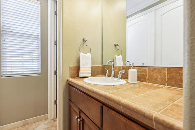 9 Via Santanella, Rancho Mirage CA: https://media.crmls.org/mediaz/4fdeae43-a93b-4bea-80c1-48d8a1c0e635.jpg