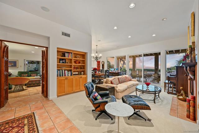 7215 Daffodil Pl, Carlsbad CA: https://media.crmls.org/mediaz/4fdeaf36-8c3c-4221-9904-f390496db622.jpg