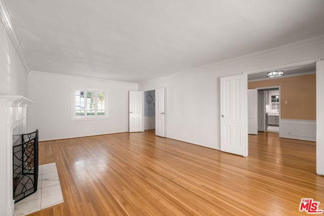 2427 Benedict Canyon Drive, Beverly Hills CA: https://media.crmls.org/mediaz/4fdf4d48-ccb0-4d4a-991d-dadba0386c24.jpg