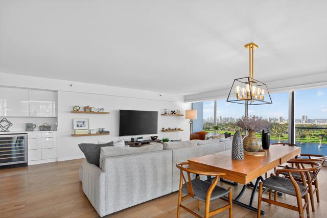 1810 Avenida Del Mundo, Coronado CA: https://media.crmls.org/mediaz/4fdfad24-8e8c-49dd-9544-906f9f1b9c84.jpg