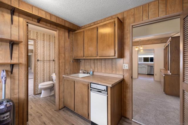 9255 N Magnolia Avenue, Santee CA: https://media.crmls.org/mediaz/4fdfcac3-c303-4f30-a720-627cbd634cb9.jpg