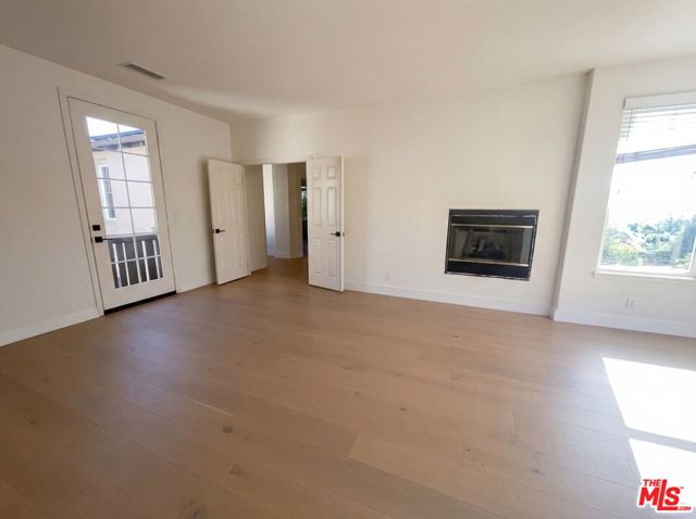 1007 Via Impresso photo 3