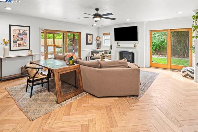 3231 Esperanza Dr, Concord CA: https://media.crmls.org/mediaz/4fe005ca-37ef-47ad-9844-a450f2357177.jpg