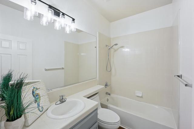 4038 Emerald Isle Lane, San Jose CA: https://media.crmls.org/mediaz/4fe0644e-9e4d-44bc-b8fd-52e9d825a07a.jpg