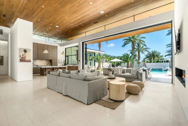 3 Makena Lane, Rancho Mirage CA: https://media.crmls.org/mediaz/4fe08316-95b6-4ea6-9e6a-42a979a1a329.jpg