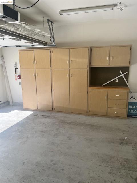 639 Pomona Dr, Brentwood CA: https://media.crmls.org/mediaz/4fe0c036-3a87-4c1e-a0ee-33885c710d5d.jpg