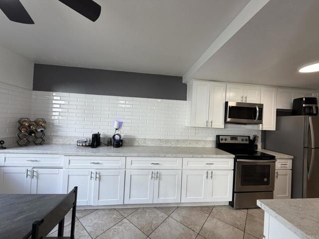 Detail Gallery Image 9 of 24 For 1691 Melrose Ave #F,  Chula Vista,  CA 91911 - 3 Beds | 2 Baths