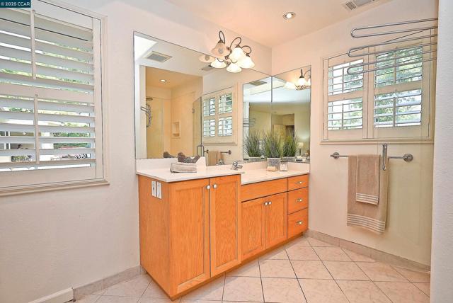 65 Dawn Dr, Pleasant Hill CA: https://media.crmls.org/mediaz/4fe0ffcb-8843-4c88-8bf8-55a45c61bdb5.jpg