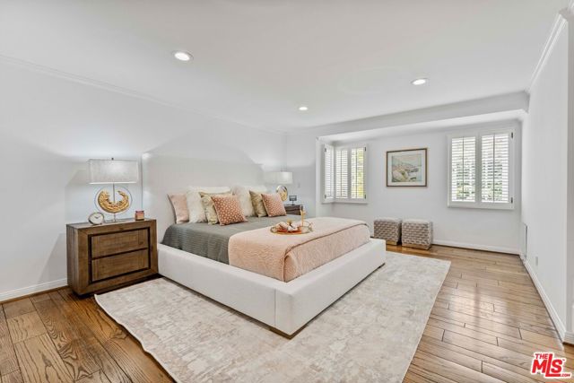 217 17th Street, Santa Monica CA: https://media.crmls.org/mediaz/4fe106a4-0e3b-4077-a7e5-30a08df51f18.jpg