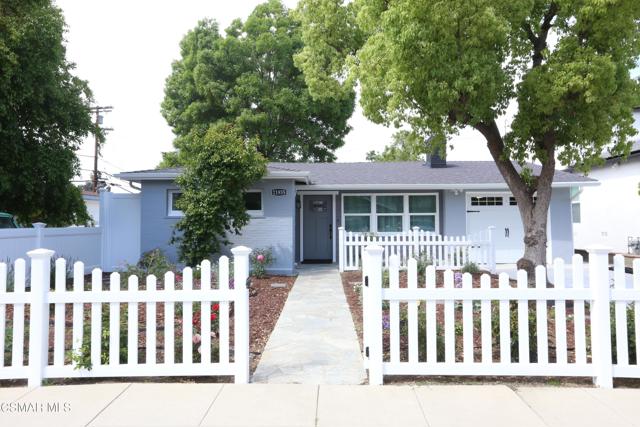 21935 Ybarra Road, Woodland Hills CA: https://media.crmls.org/mediaz/4fe10950-b37f-4821-bc07-4bf9948218a0.jpg