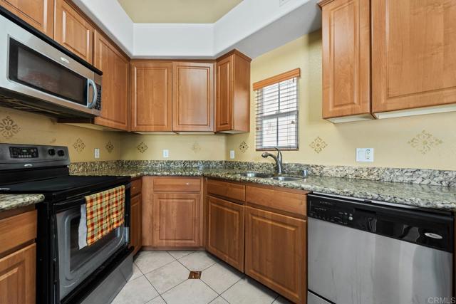 Detail Gallery Image 4 of 15 For 2707 Lake Pointe Dr #204,  Spring Valley,  CA 91977 - 2 Beds | 2 Baths