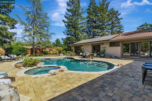 3180 Arbolado Dr, Walnut Creek CA: https://media.crmls.org/mediaz/4fe1bfcc-6833-4303-b748-6a9f555e4bf0.jpg
