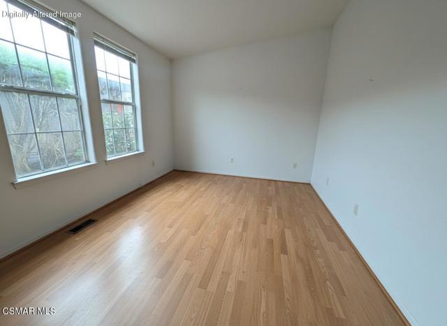 31 Via Paloma, Camarillo CA: https://media.crmls.org/mediaz/4fe1ee05-d979-4a4b-944a-bba444a57704.jpg