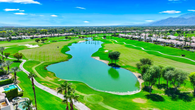 50405 Verano Drive, La Quinta CA: https://media.crmls.org/mediaz/4fe34717-f69a-4930-bfcd-18e49bdd8473.jpg