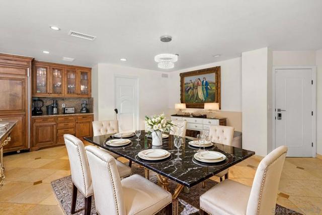 9351 La Jolla Farms Rd, San Diego CA: https://media.crmls.org/mediaz/4fe354e9-6938-42d0-93c4-024f80e59dea.jpg