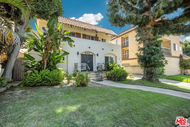 404 Porter Street, Glendale CA: https://media.crmls.org/mediaz/4fe35f14-7327-4e4f-814f-d19374be4f57.jpg