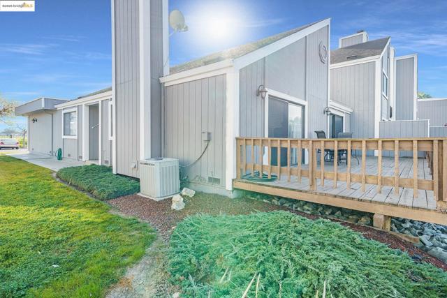 2013 Sand Point Rd, Discovery Bay CA: https://media.crmls.org/mediaz/4fe38d7f-e923-4014-bb09-5808b6fa66dc.jpg