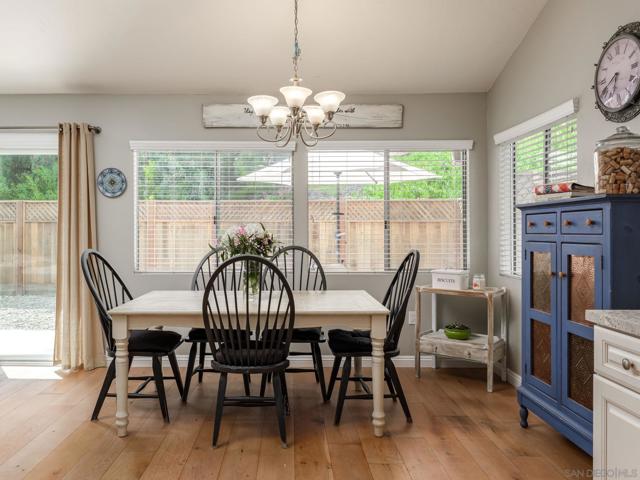 1833 Wintergreen Gln, Escondido CA: https://media.crmls.org/mediaz/4fe410b2-77de-4e02-b53e-0fe686be17e9.jpg
