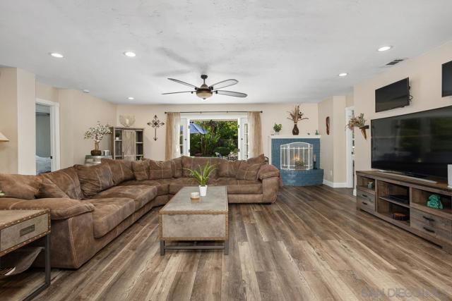14643 Evening Star Dr, Poway CA: https://media.crmls.org/mediaz/4fe48644-a73a-4df0-ab8c-93ee5dd7fb11.jpg