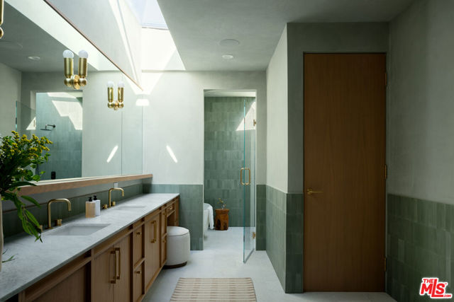 6671 Colgate Avenue, Los Angeles CA: https://media.crmls.org/mediaz/4fe4f577-9867-42a3-a8a3-21f12b8a9640.jpg