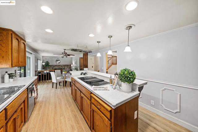 Image 15 of 60 For 921 Rock Canyon Cir
