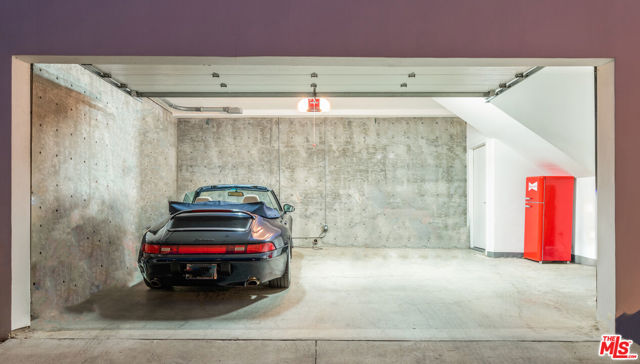 8465 Franklin Avenue, West Hollywood CA: https://media.crmls.org/mediaz/4fe61031-4a7f-4263-8171-05d347e354ee.jpg