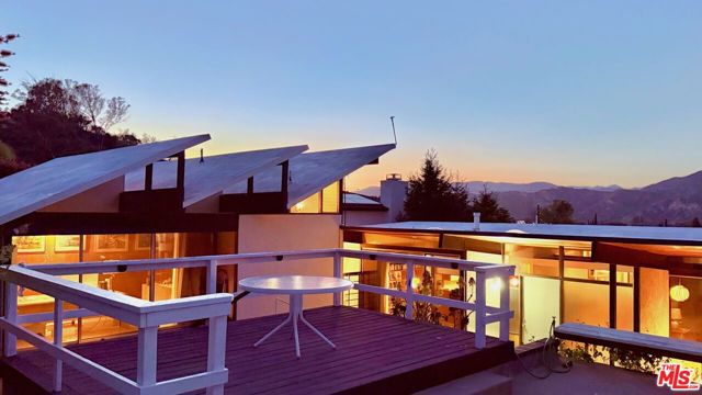 8554 Day Street, Sunland CA: https://media.crmls.org/mediaz/4fe62226-b40f-48a1-a495-7cd6170402e3.jpg