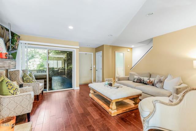 2047 Euclid Avenue, Camarillo CA: https://media.crmls.org/mediaz/4fe638ae-c023-4650-bcec-242346143666.jpg