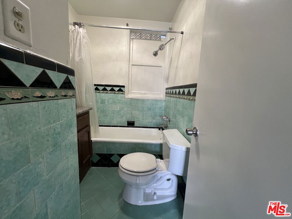https://media.crmls.org/mediaz/4fe6456d-c9fc-4595-a7d7-017e933e3156.jpg?preset=X-Large
