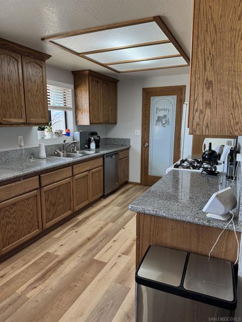 22394 Lone Eagle Rd, Apple Valley CA: https://media.crmls.org/mediaz/4fe6a46d-cf51-4dc0-95eb-f5bc95e7f503.jpg