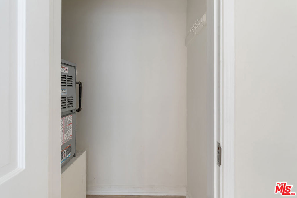 https://media.crmls.org/mediaz/4fe6ddf7-9d7e-4f45-a7ac-673cff4239c2.jpg?preset=X-Large