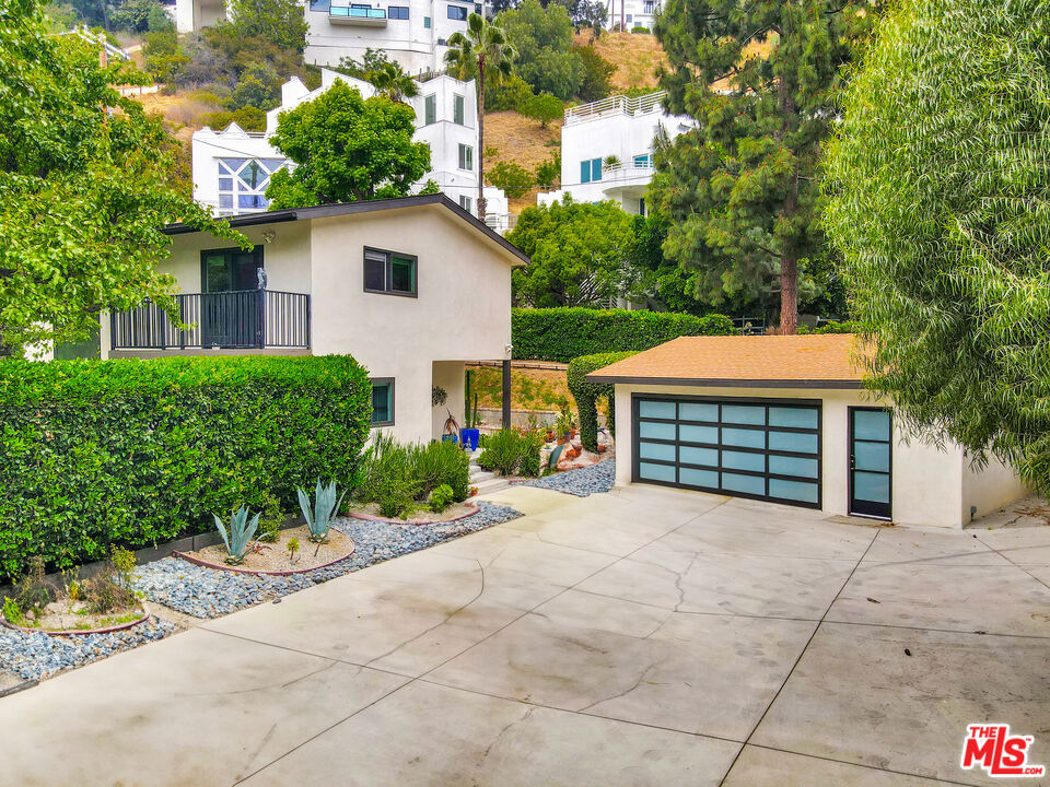 3906 Alta Mesa Drive