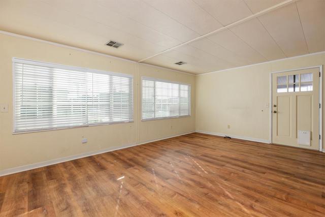 2155 Wharf Rd, Capitola CA: https://media.crmls.org/mediaz/4fe7dfff-a301-41f4-9e1a-e782e90c08cb.jpg