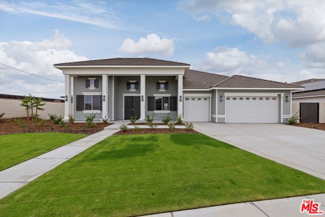 3719 Pathway Court, Bakersfield CA: https://media.crmls.org/mediaz/4fe7ee73-2ee3-44b0-9c21-c06c084d523d.jpg