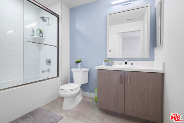 436 S Virgil Avenue, Los Angeles CA: https://media.crmls.org/mediaz/4fe8634f-4f5e-4cbb-8d2f-b3e3122ac66b.jpg