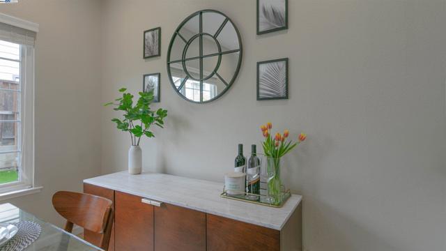 37076 Saint Edwards St, Newark CA: https://media.crmls.org/mediaz/4fe89f14-619b-45d3-9ba8-40b967bca85e.jpg