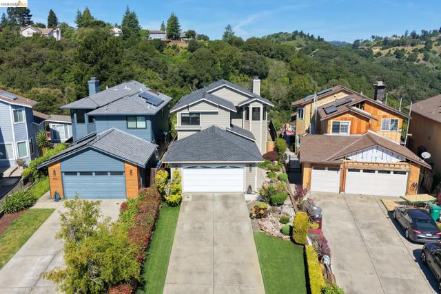 4963 Stoneridge Ct, Oakland CA: https://media.crmls.org/mediaz/4fe9388e-689b-4bba-b6ea-c727e0a67f1f.jpg