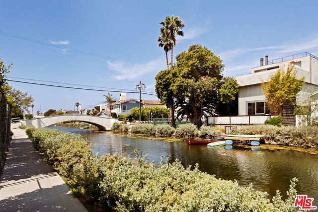 408 Linnie Canal, Venice CA: https://media.crmls.org/mediaz/4fe98ee8-de4c-44dd-8fe5-aad960548be7.jpg