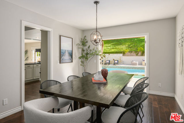 6652 Buttonwood Avenue, Oak Park CA: https://media.crmls.org/mediaz/4feac8d6-058d-4a21-9ab6-9adbc2e336b8.jpg