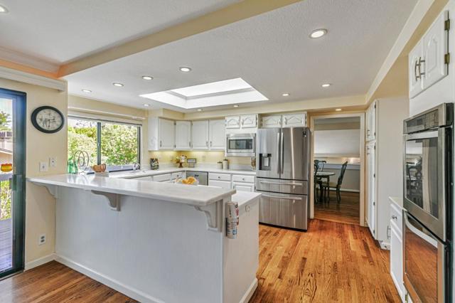 1350 Trinity Drive, Menlo Park CA: https://media.crmls.org/mediaz/4feaff15-3183-4b82-a020-2cdca7c3e12b.jpg