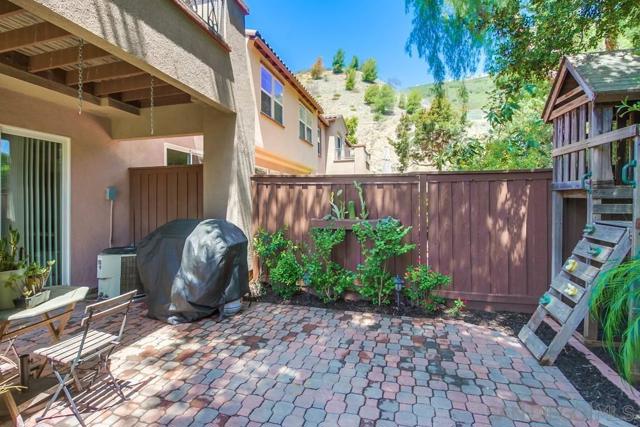 1184 Highbluff Ave, San Marcos CA: https://media.crmls.org/mediaz/4feba18e-c7b3-4b34-adab-f9eb93982a18.jpg
