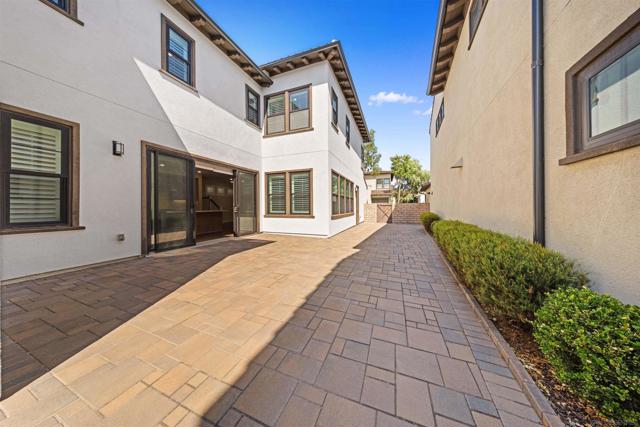 6749 Solterra Vista Pkwy, San Diego CA: https://media.crmls.org/mediaz/4febccc9-0238-4c80-ad1d-49229ca98b4f.jpg