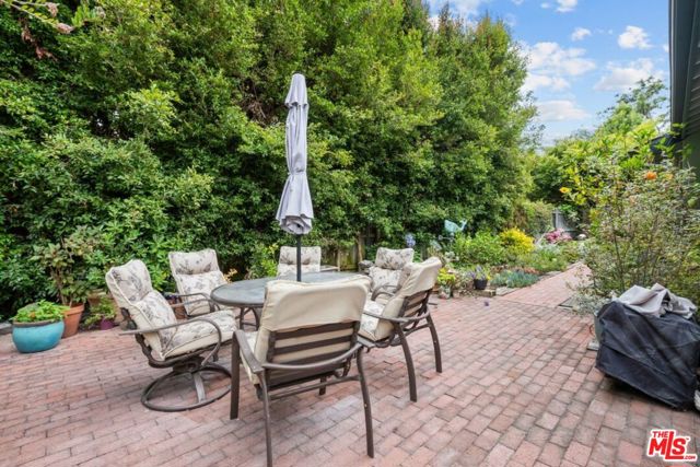 30604 Sicomoro Drive, Malibu CA: https://media.crmls.org/mediaz/4fec0eb5-a436-4ac6-a7d5-00a21e7d4e6b.jpg
