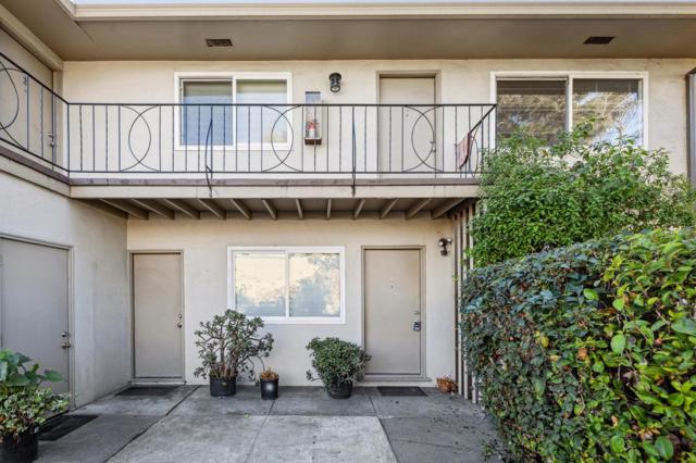 900 Toyon Drive, Burlingame CA: https://media.crmls.org/mediaz/4fec1c7d-ca0c-41cc-8608-7eed8ad97e25.jpg