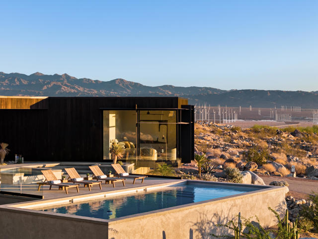 2085 Desert Flower Court, Palm Springs CA: https://media.crmls.org/mediaz/4fec8ef6-e1c5-475e-a614-c03f02ac7951.jpg