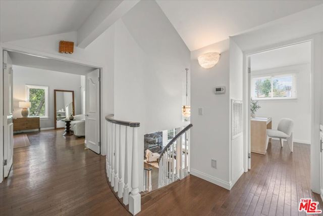 10411 Windtree Drive, Bel Air CA: https://media.crmls.org/mediaz/4fecfb28-ec65-4028-8d58-4868f17fcc1e.jpg
