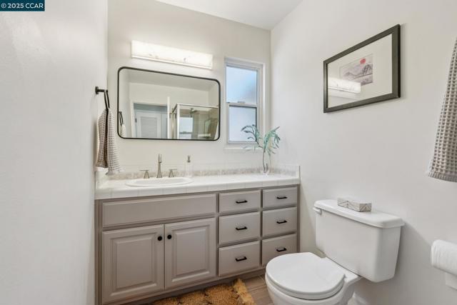 8 Southwaite Ct, Orinda CA: https://media.crmls.org/mediaz/4fed05a4-3dd2-4dab-9674-b920257d0020.jpg