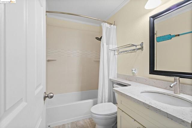 Image 20 of 29 For 2450 Bayshore Rd  Apt 7