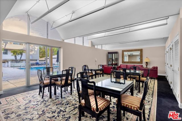 1333 S Beverly Glen Boulevard, Los Angeles CA: https://media.crmls.org/mediaz/4fed889c-c78b-4920-b8de-09bb500b441d.jpg