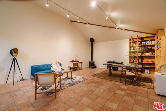 2002 Tuna Canyon Road, Topanga CA: https://media.crmls.org/mediaz/4fee45f1-d54c-4b5d-b061-687b09746013.jpg